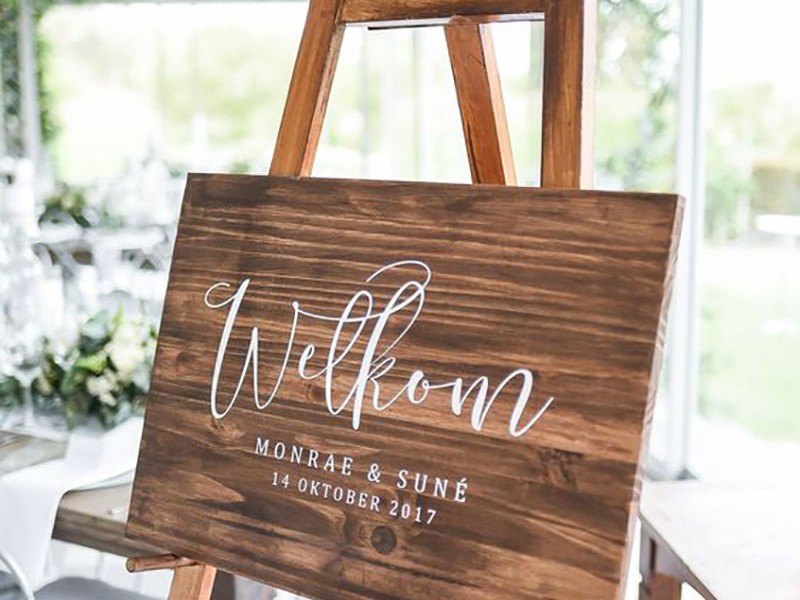 Sune-Monrae-Wooden-Welcome-Board