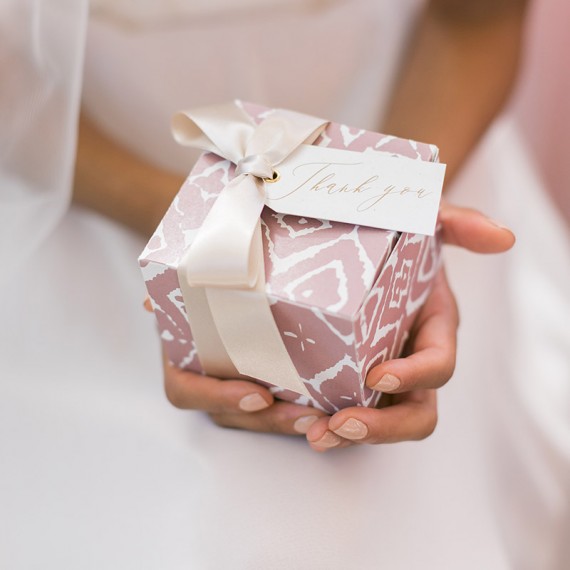 Le-Jardin02-Shoot-Amy-Caroline-Jadee-Mcgowan-gift-box
