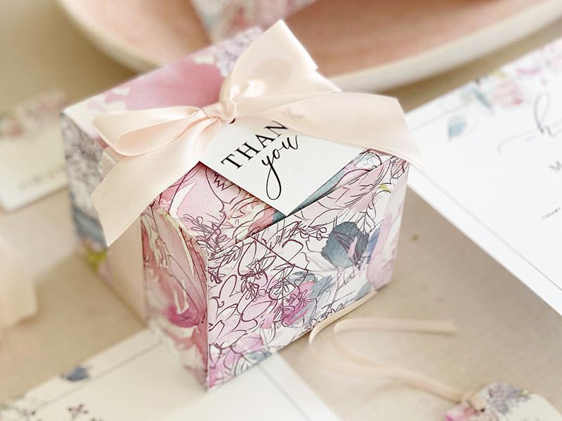 Delphine-Gift-Box-and-tag