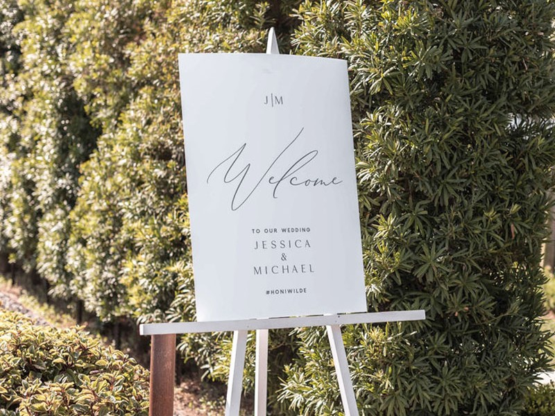 Jessica-Mike-welcome-board