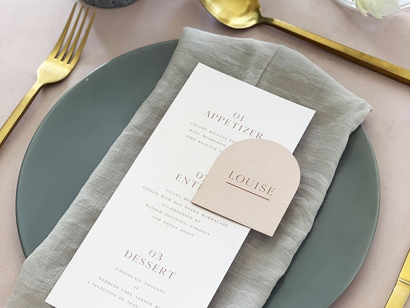 Azara-Modern-Menu-Halfmoon-Place-Card