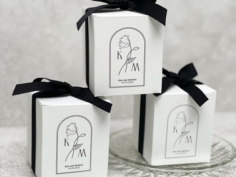 Modern gift favour box
