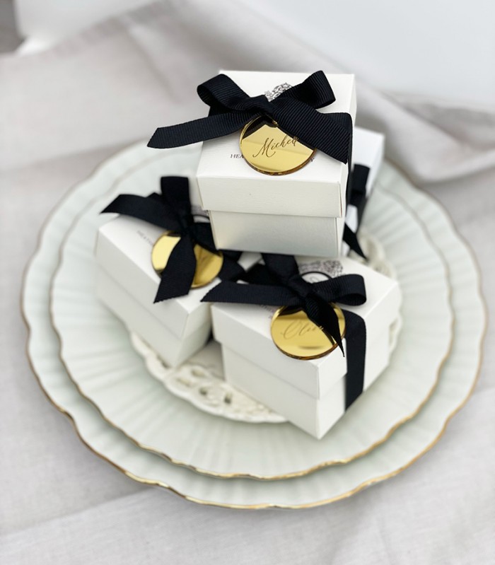 The black and white ball gift box