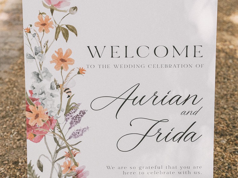 Frida and Aurian welcome sign