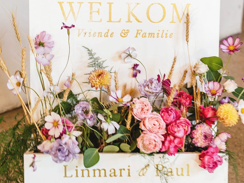 Linmari and Paul vinyl welcome sign