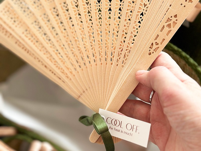Sandalwood fan - Cool off