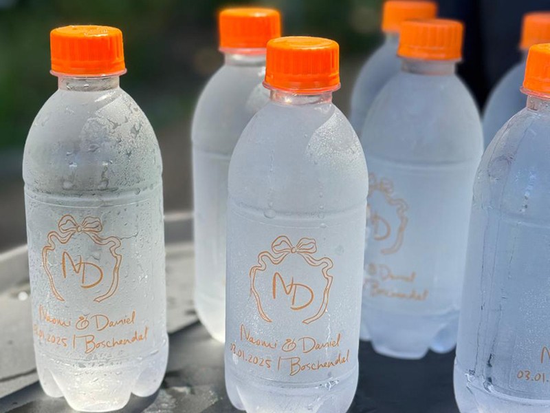 Naomi and Dan personaslised wedding water bottles