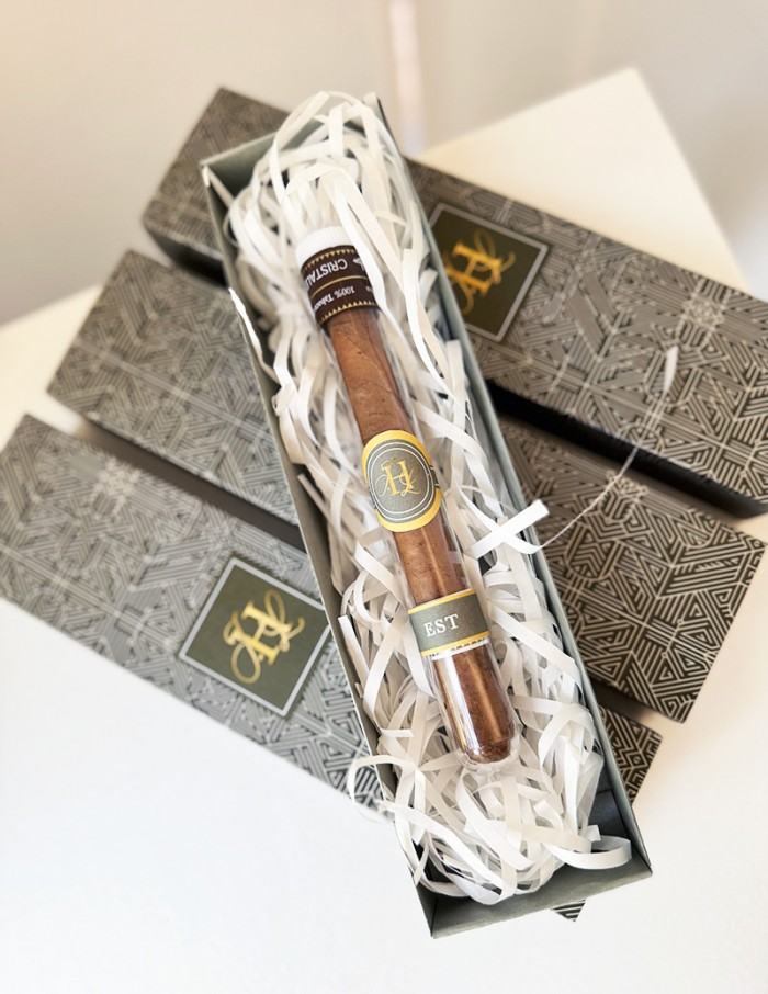 Custom cigar gift