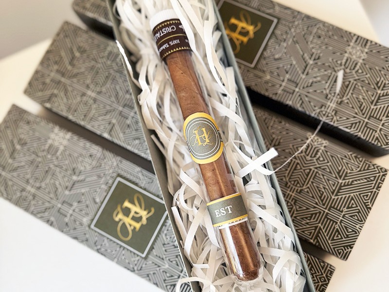 Custom cigar gift